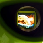Очки 3D зелёные тм Bondibon, цветные cтереодиапозитивы 2 диска со слайдами космос и динозавры, CRD 19,8x21,4x8см, арт. MB8203.